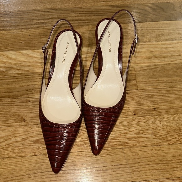 Ann Taylor sling back kitten heels - Picture 3 of 6